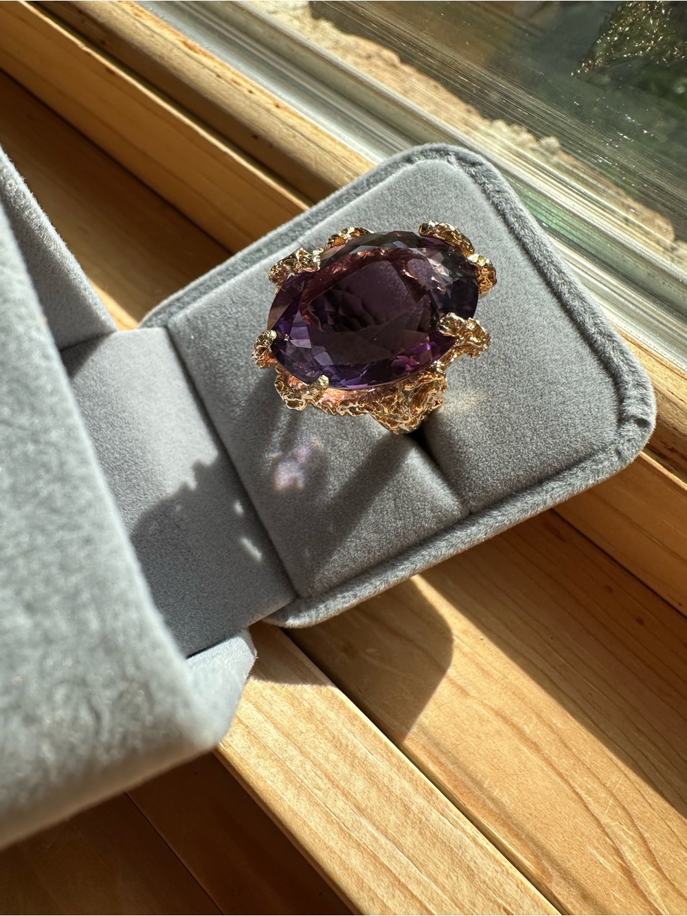 XXL Amethyst Oval set in 14K Brutalist Style Vintage Ring